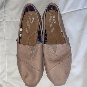 Like new. Toms
